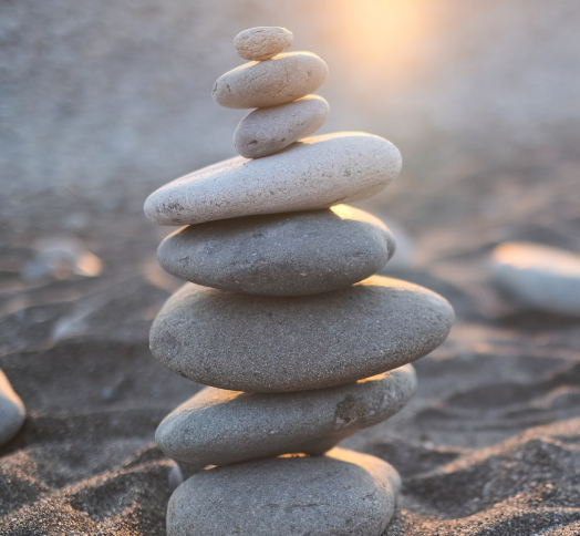 pilha de pedras equilibradas